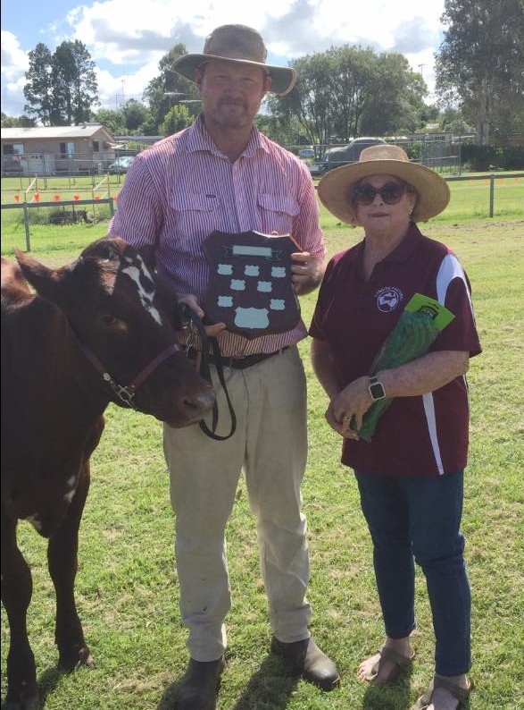 Supreme Illawarra Exhibit Waraba Elegant Pixie lead by Rob Lindsay accepting the Baden Teese Memorial Shield from Alison Teesejpg